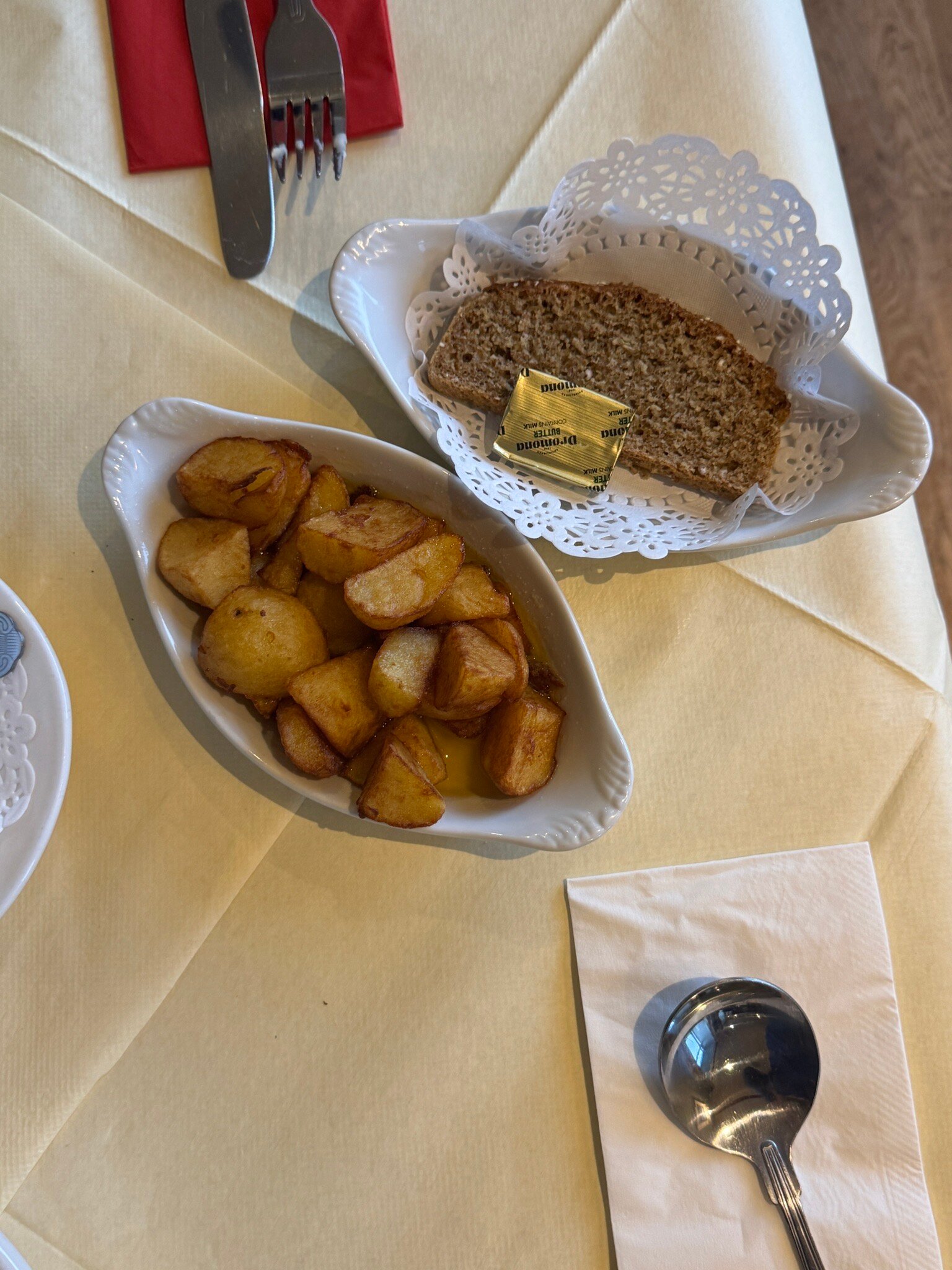 Seaview Tavern-官方