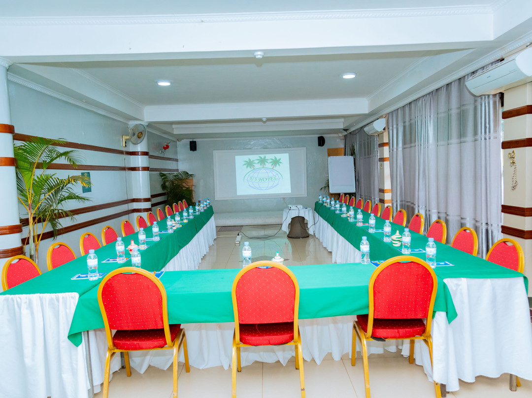 Five To Five Hotel主图