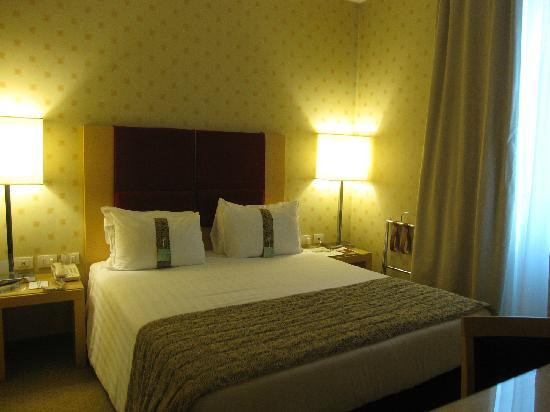 米兰加里波底门车站假日酒店主图