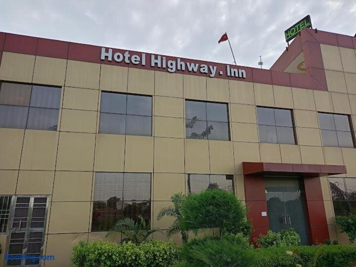 Hotel Highway Inn