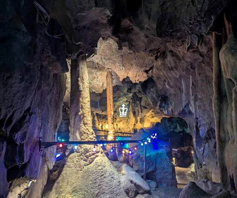 Stump Cross Caverns景点图片