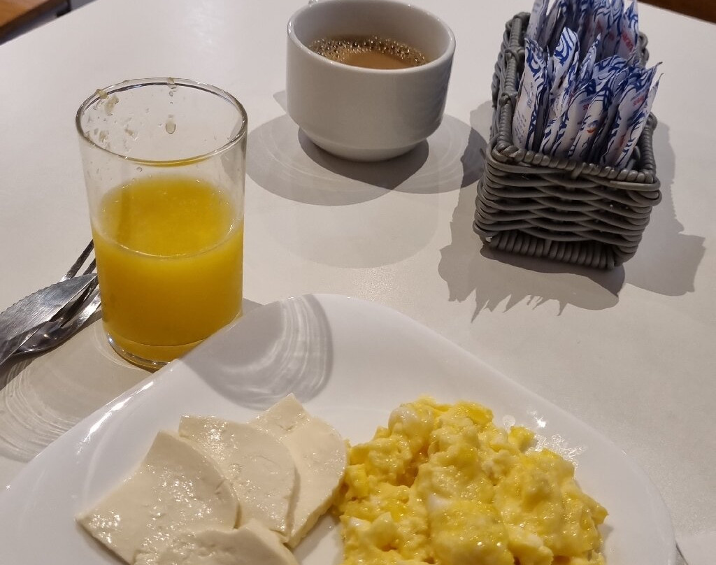 宜必思马卡埃酒店主图