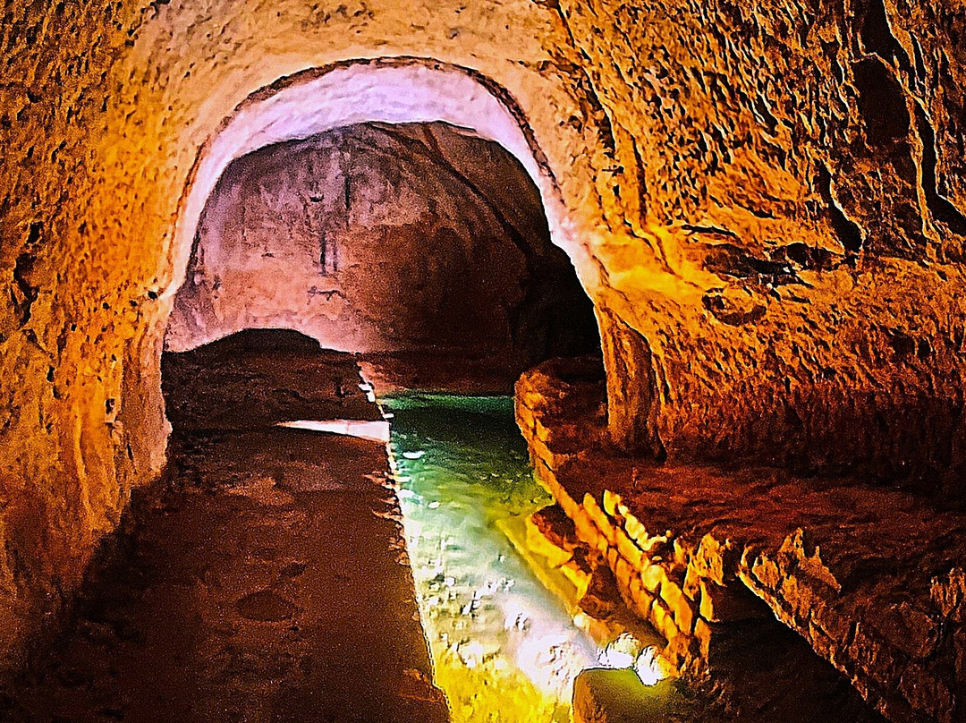 La Grand Font - Fontaine Romaine Souterraine-Le Douhet必去景点