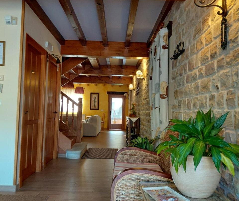 Villanueva de la Pena酒店住宿-Posada Campa