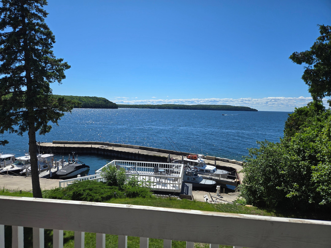 The Shoreline Resort主图