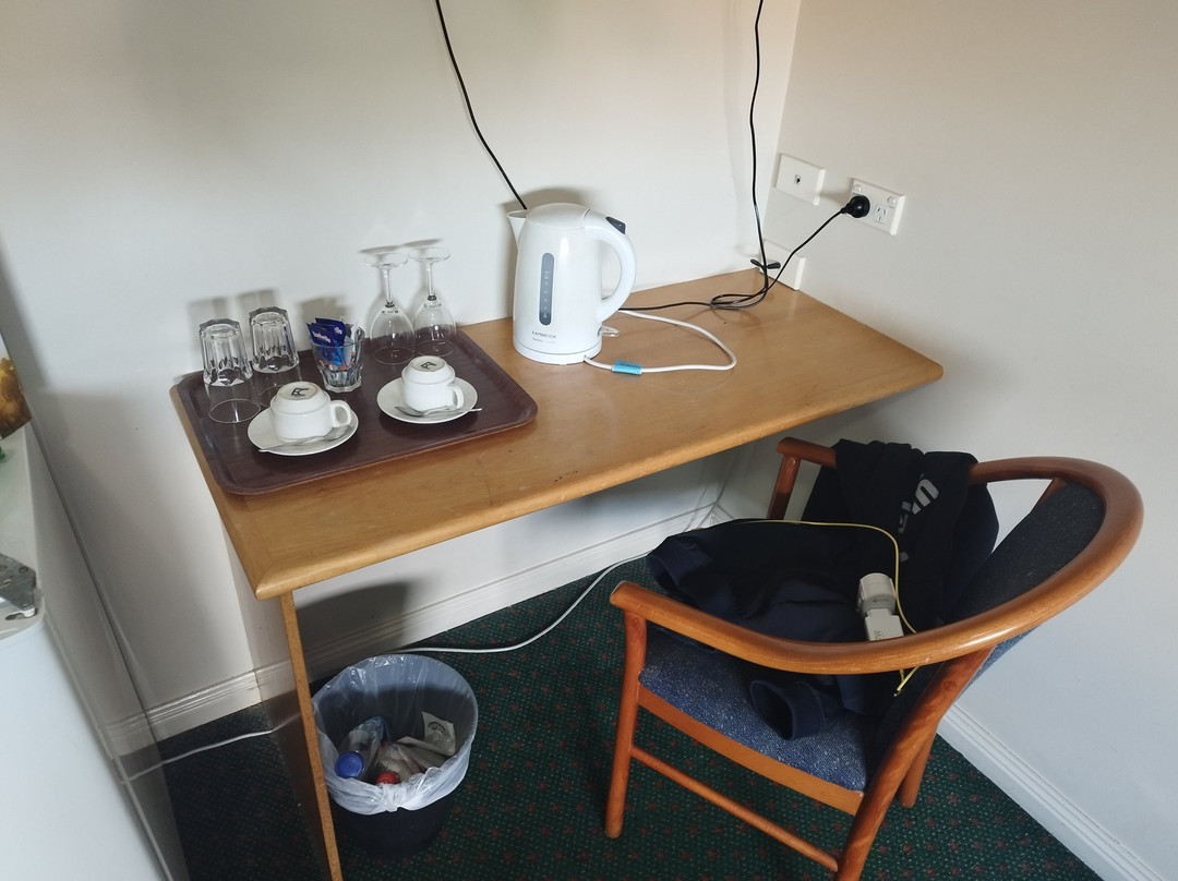 The Meadowbrook Hotel主图