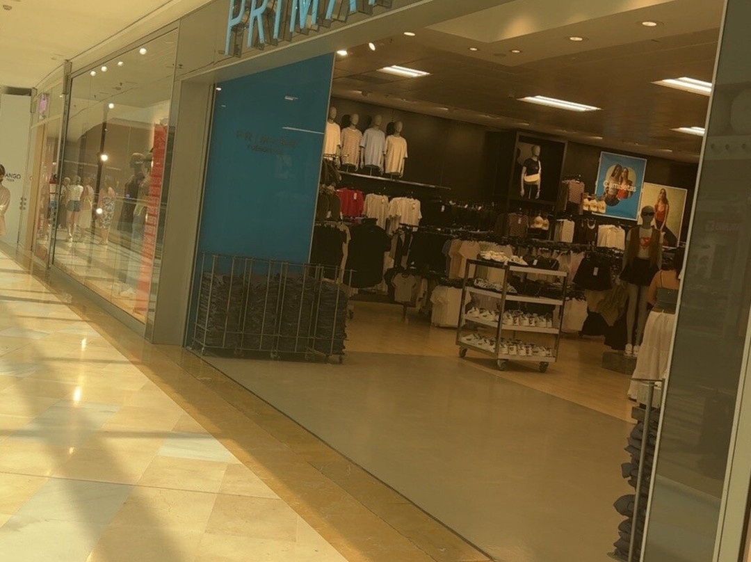 Miramar Centro Comercial-福恩吉罗拉必去景点