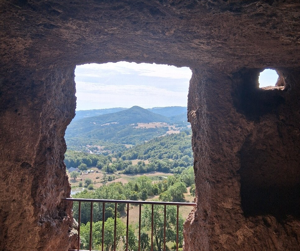 Site Troglodyte de Jonas - Forteresse médiévale et chapelle romane-Saint-Pierre-Colamine必去景点