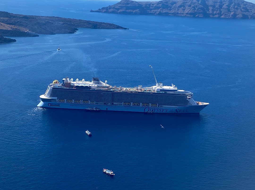 Panoramatic View On Caldera With Three Bells-费拉必去景点