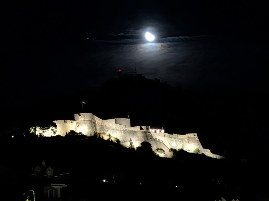 赫瓦尔灯塔酒店主图