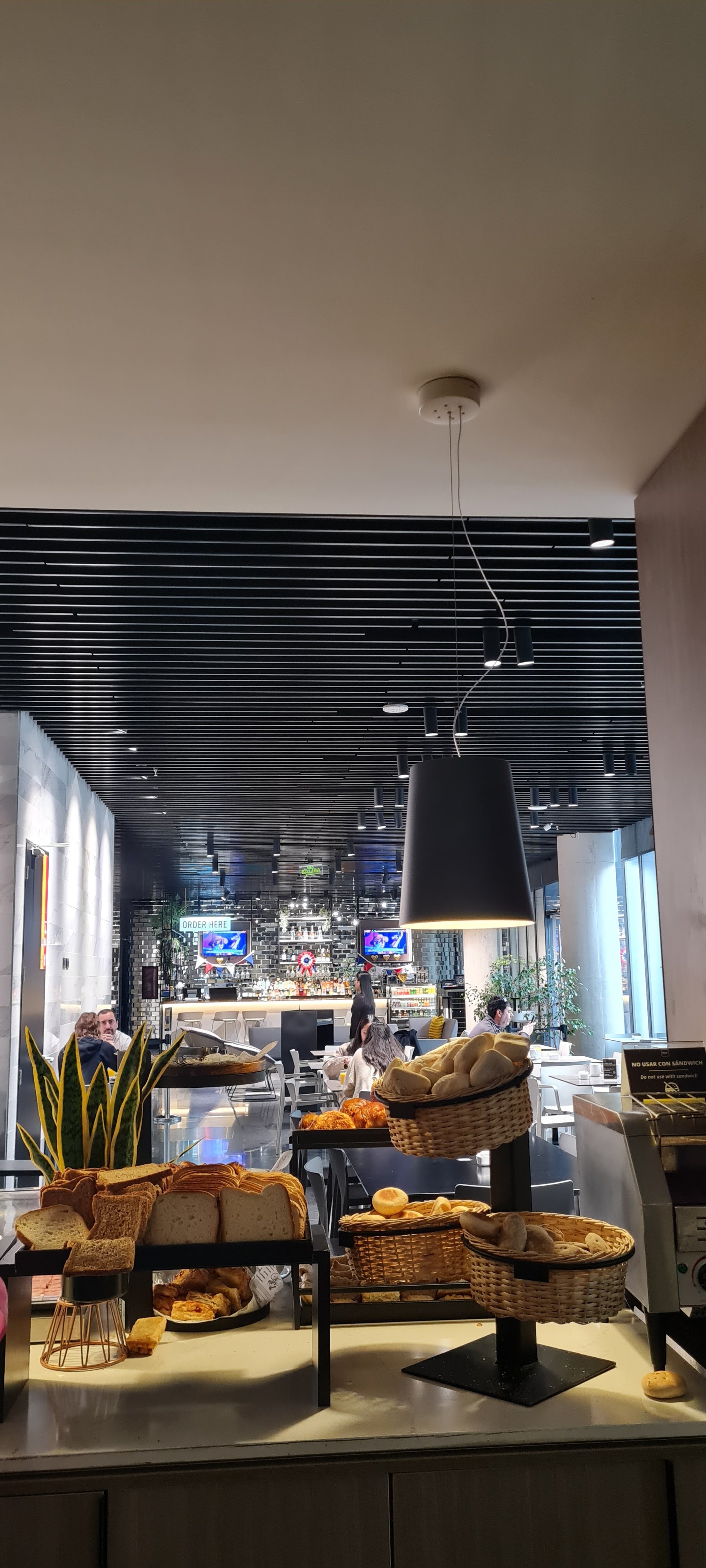 Ola Santiago Providencia, Tapestry Collection By Hilton-餐饮