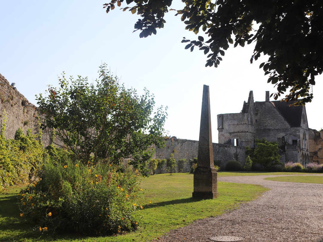 Parc et Vestiges du Chateau Royal-桑利斯必去景点