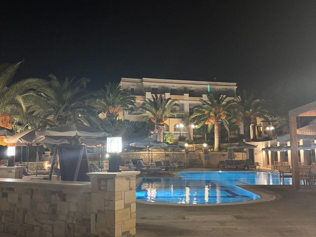 Crithoni's Paradise Hotel主图