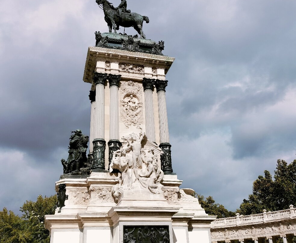 阿方索十二世国王纪念碑-马德里必去景点