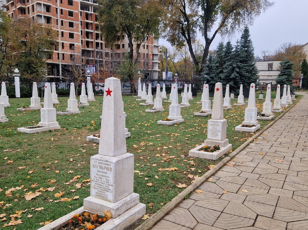 Victory Memorial and Eternal Flame-基希讷乌必去景点