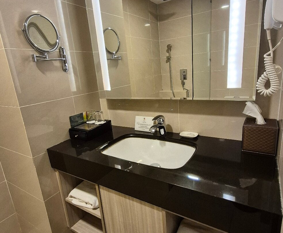 新山V8酒店主图