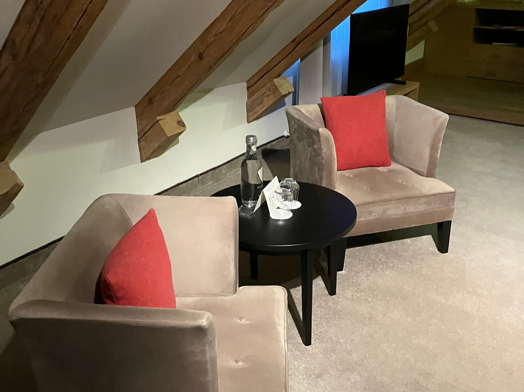 圆顶温泉酒店主图