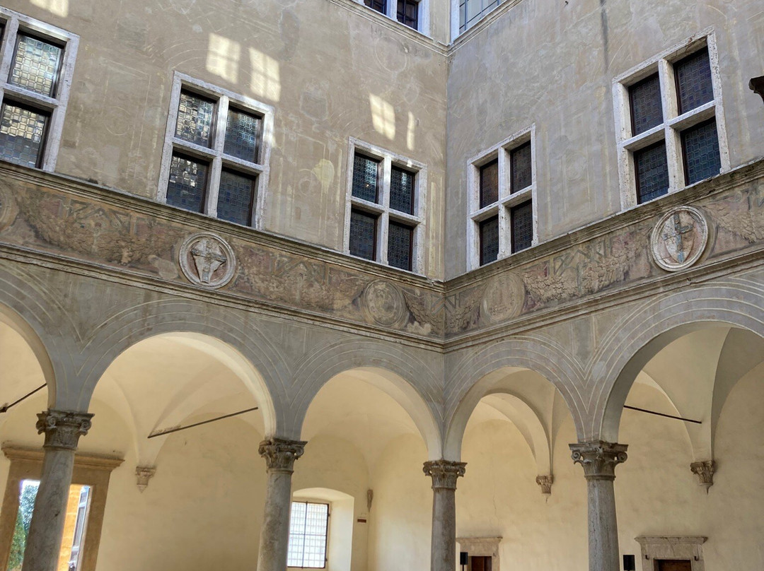 帕拉索皮克洛蜜妮酒店-皮恩扎必去景点