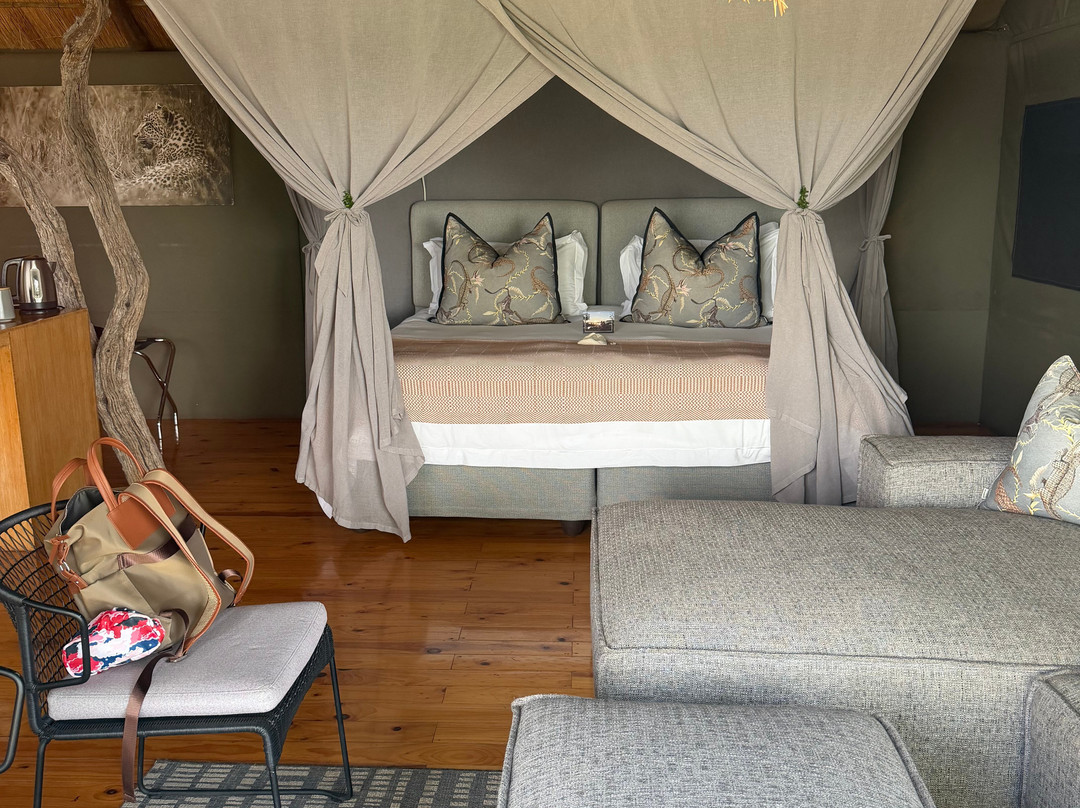 维多利亚瀑布河山林小屋主图