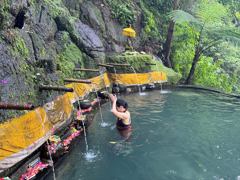 Taman Beji Samuan-Carangsari必去景点