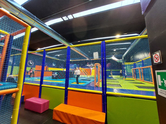 Space Jump - Trampoline Park