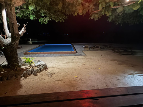 神秘沙滩酒店主图