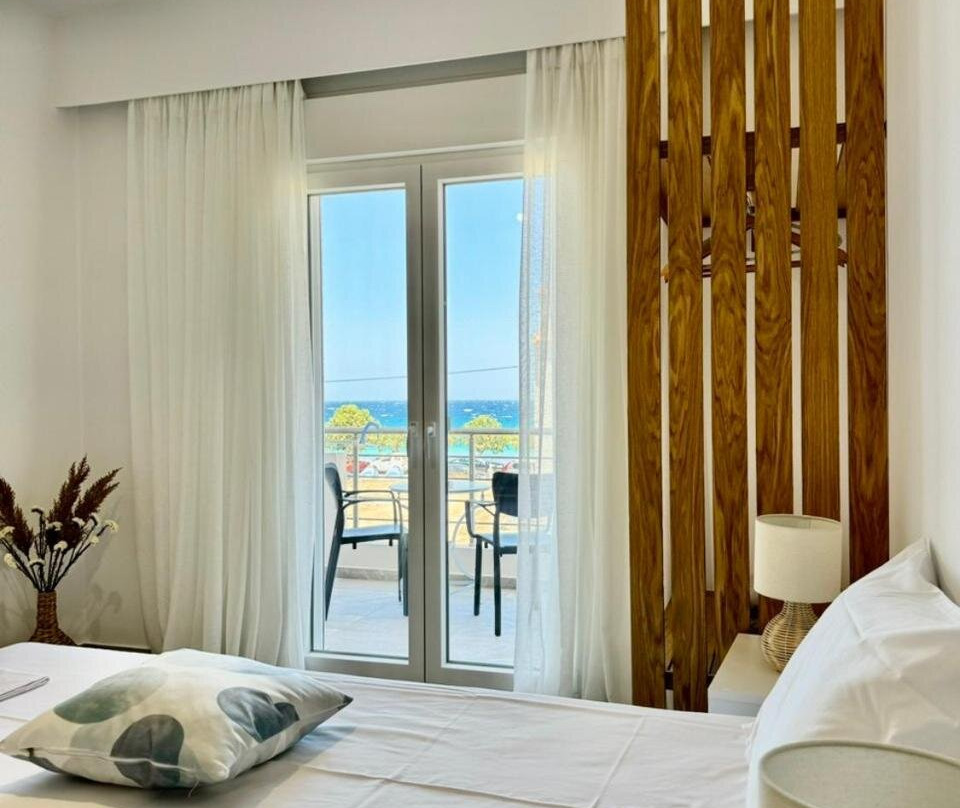 Irini Seaside Luxury Apartments