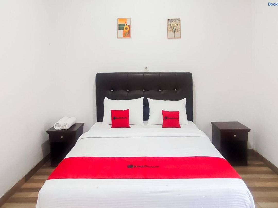 RedDoorz Plus Syariah @ Rizano Homestay Batu Sangkar