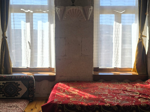 卡拉杜特洞穴酒店主图