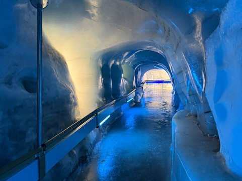 Titlis Glacier Cave-恩格尔贝格必去景点