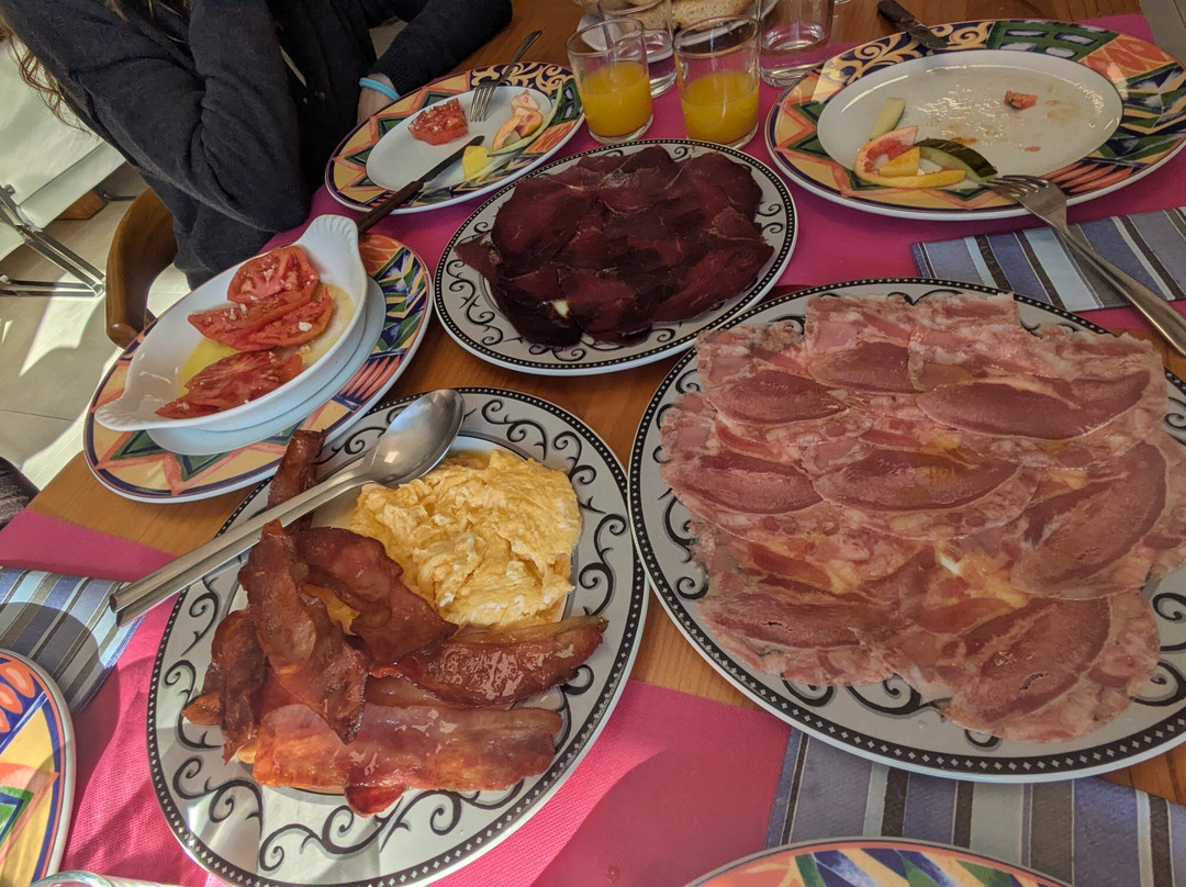 麦地那萨利姆酒店主图