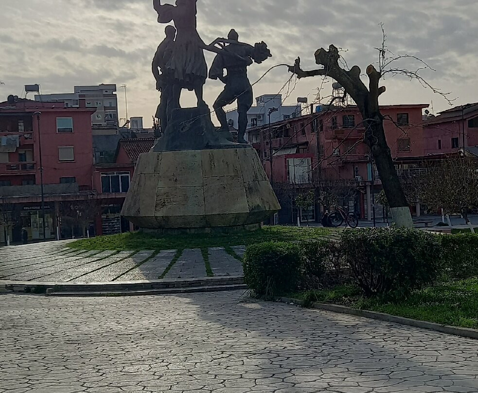 Toka Jone Monument-Lushnje必去景点