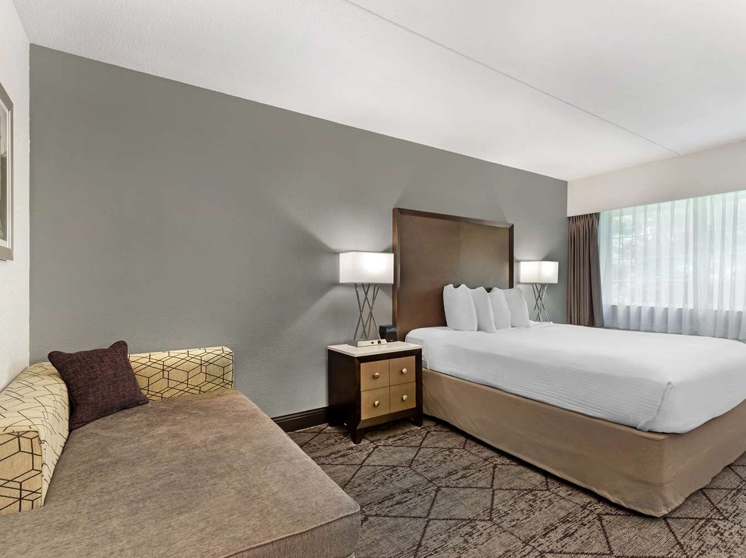 锡达拉皮兹酒店住宿-Best Western Plus Longbranch Hotel & Convention Center