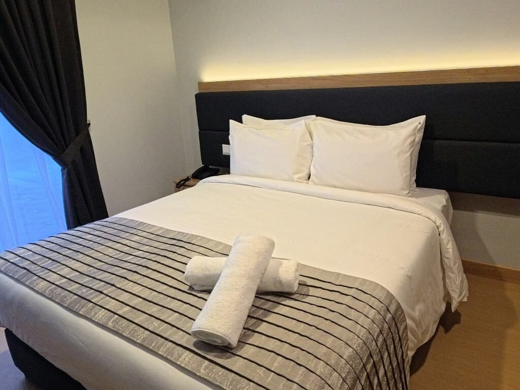 Bond Hotel