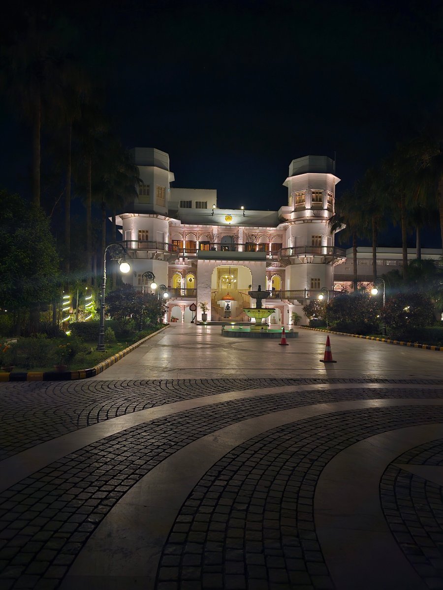 瓜利尔泰姬乌莎基兰宫殿酒店-旅行者