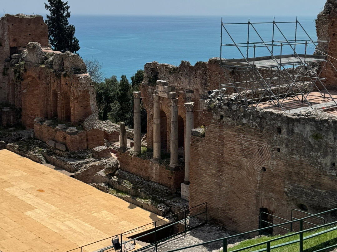 希腊大剧院-陶尔米纳必去景点