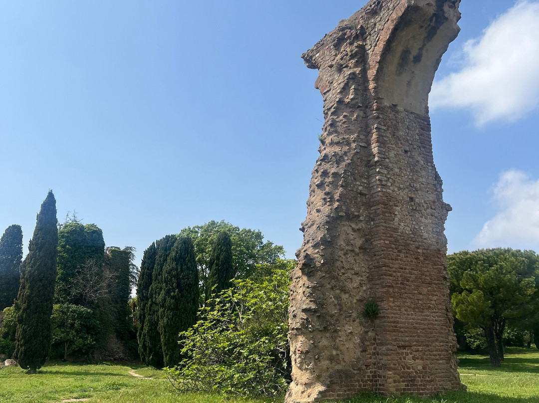 Aqueduc romain-弗雷瑞斯必去景点