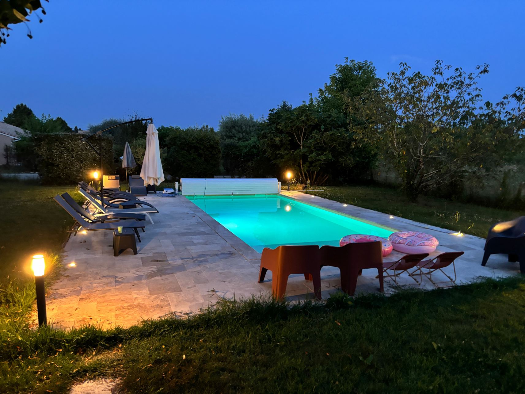 Les Bergeronnettes - Chambres d'Hotes Bergerac-泳池