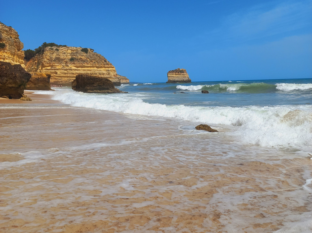 Praia da Marinha-Caramujeira必去景点