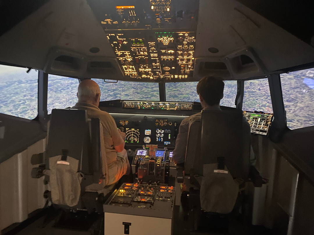 Simair737 Flight Simulators-切尔滕纳姆必去景点