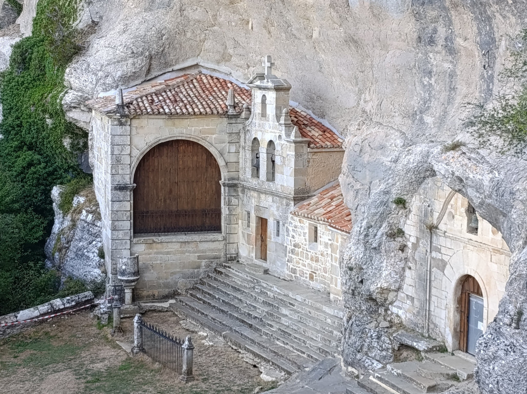Cuevas de Ojo Guarena-Cueva必去景点