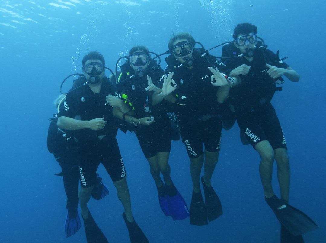 Atlantis Divers-费尔南多-迪诺罗尼亚群岛必去景点