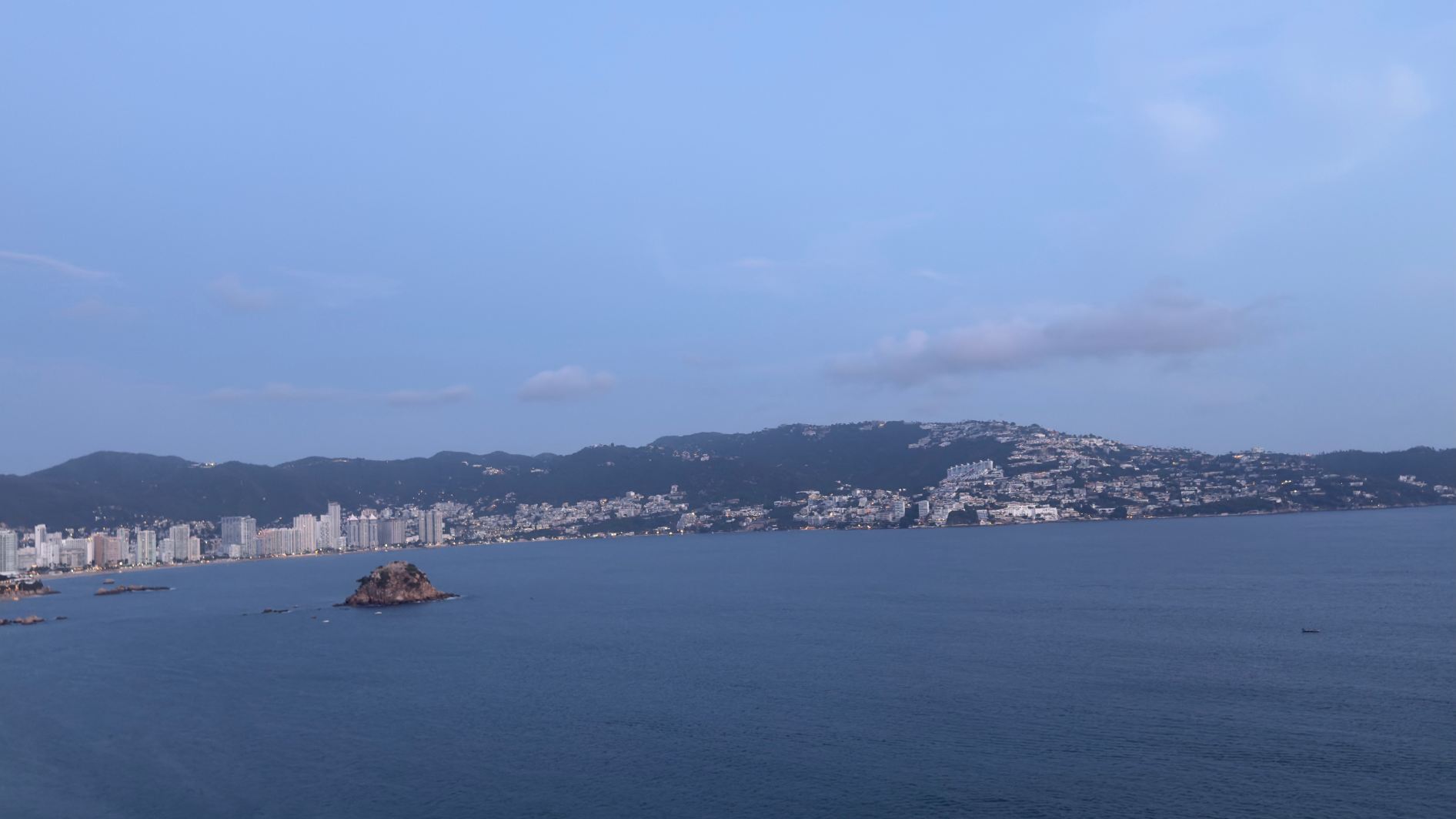 克里斯塔尔阿卡普尔科海滩酒店-旅行者