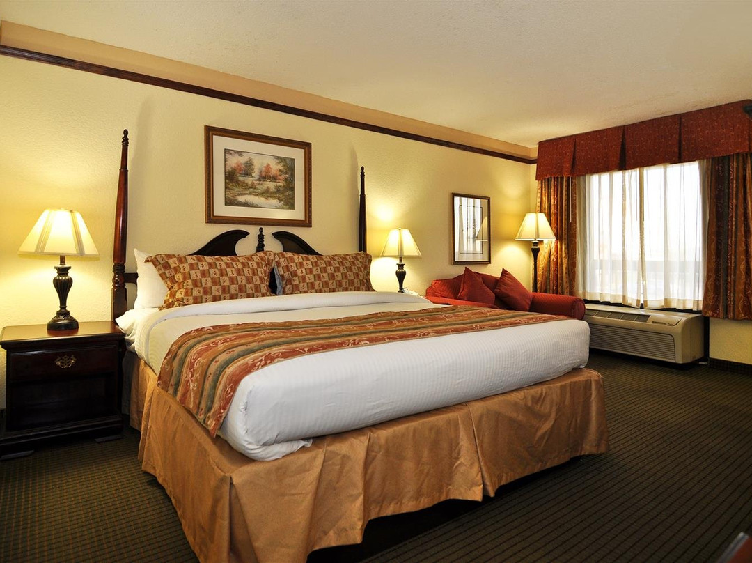 Best Western Colonial Inn主图