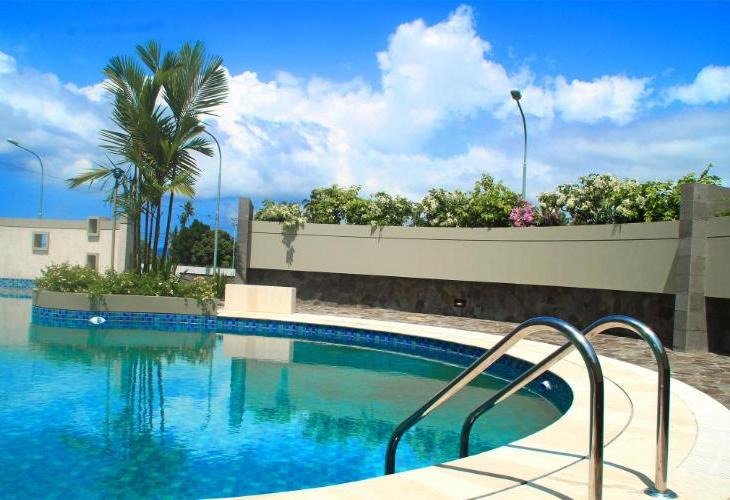 Sutan Raja Hotel Amurang-泳池