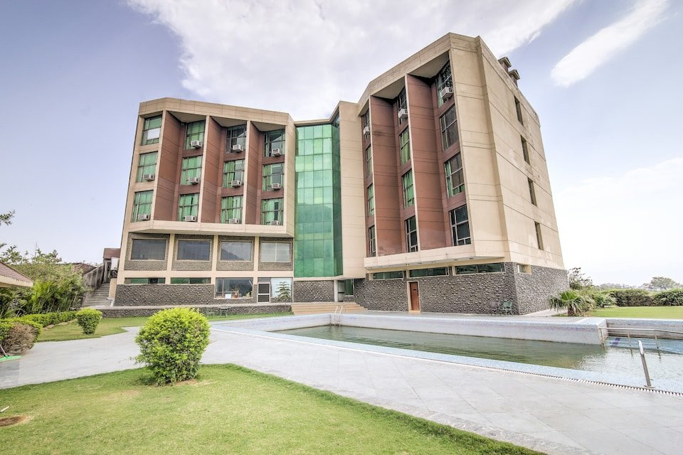 OYO 15416 Hotel Summer Hill