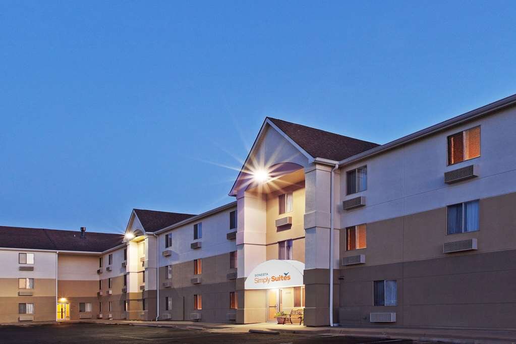 威奇托东北蜡木套房酒店-官方