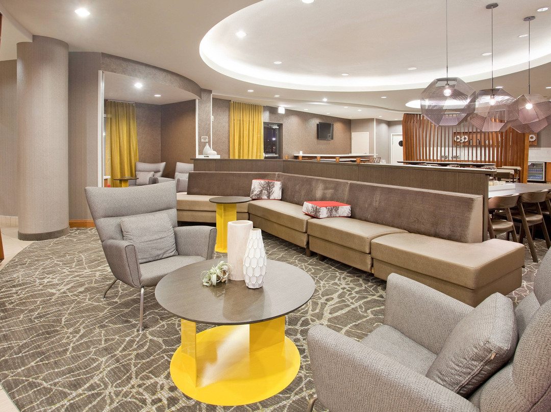 威奇托东普拉齐奥春季山丘套房酒店主图