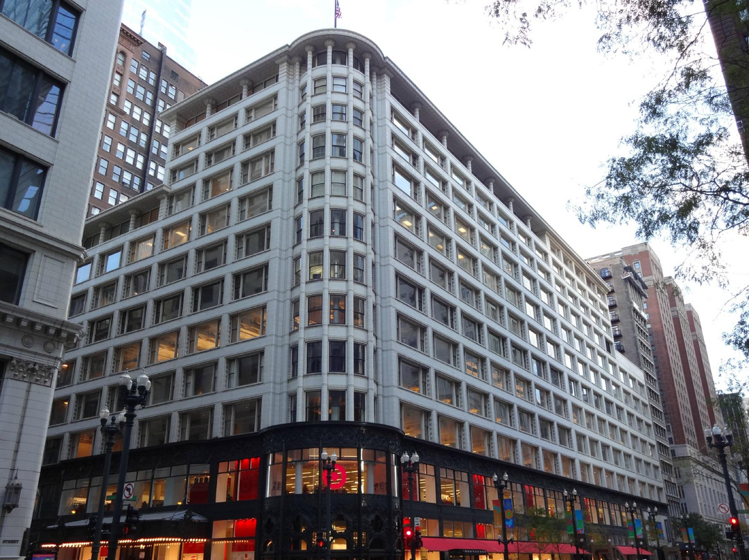 Sullivan Center-芝加哥必去景点