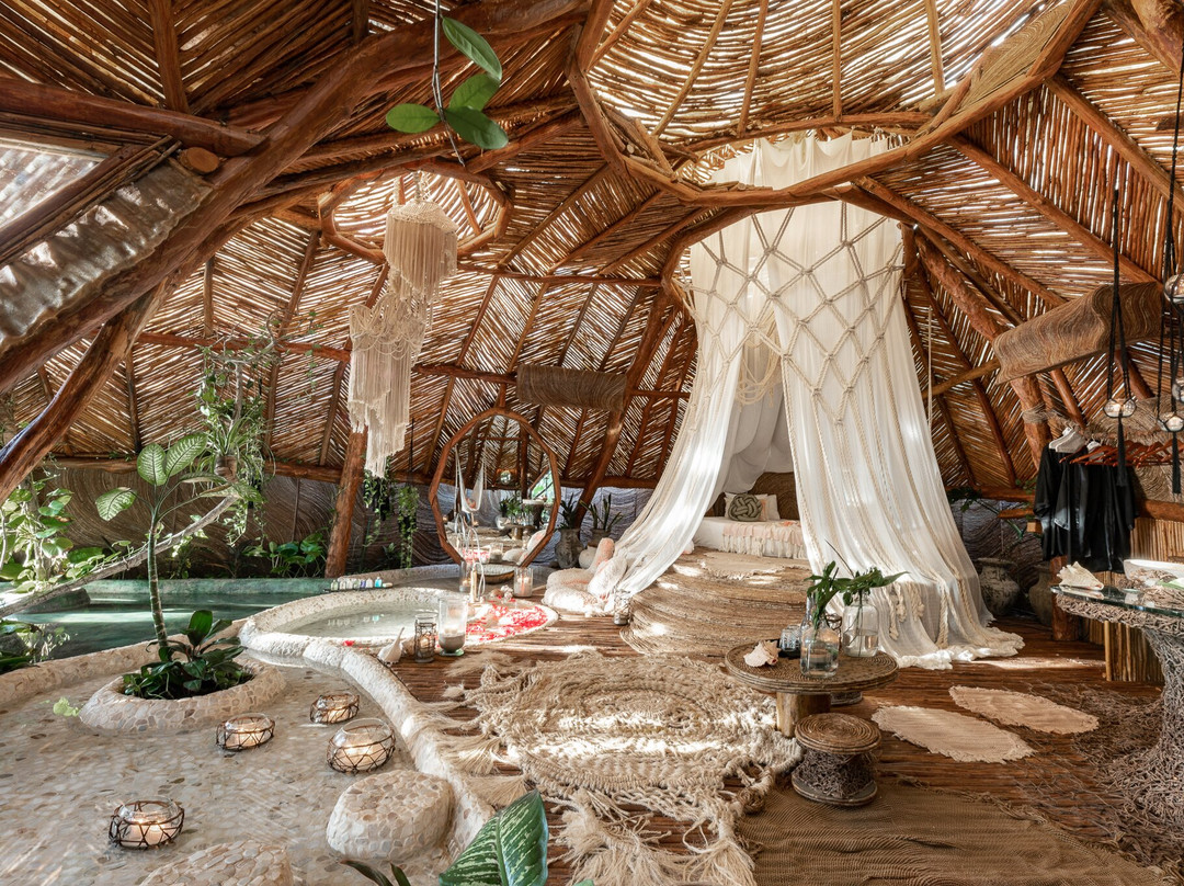 阿祖里克生态度假酒店主图